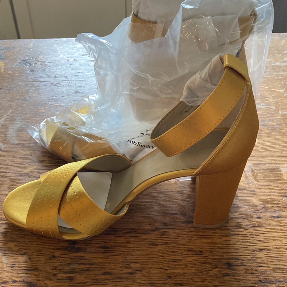 Ann Taylor Whitney Satin Block Heel Sandals; 8.5
